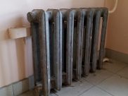Из дома украли батареи.