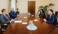 Новую руководительницу представили губернатору.Новую руководительницу представили губернатору.
