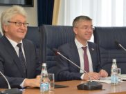 Председатель горДумы Владимир Ходырев и депутат Госдумы Евгений Ревенко.