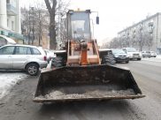 Техника чистит дороги от снега.