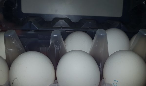 Яйца.