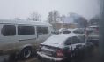 Город стоит в пробках.