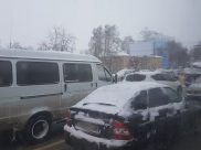 Город стоит в пробках.