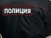 Мужчина ранил ножом полицейских.