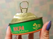 Банка красной икры.