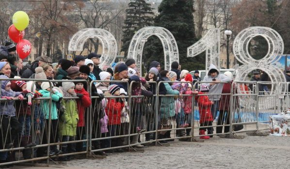 Новогодние гуляния на площади Ленина в Воронеже.