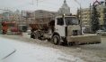 Воронежец убирают спецтехникой.