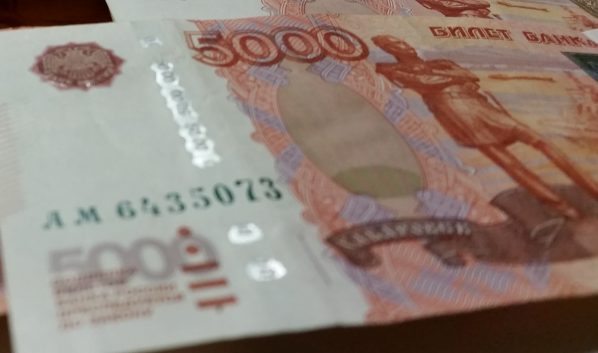 Женщина заняла 5 тысяч рублей под огромный процент.