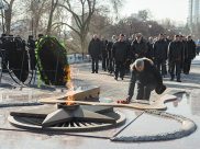 Возложение цветов.