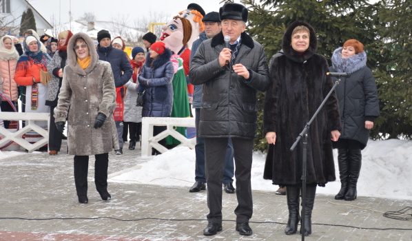 Сенатор Сергей Лукин поздравил жителей с Масленицей.