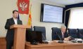 Олег Николаенко выступил перед депутатами.