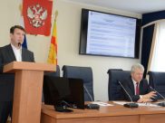 Олег Николаенко выступил перед депутатами.
