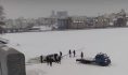 Авто провалился под лед.