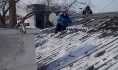 Пенсионерка сидела на крыше и не спешила уходить.