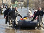 Людей пришлось эвакуировать из затопленных домов.