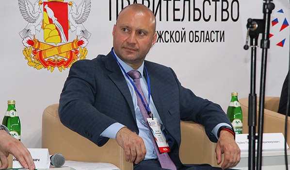 Григорий Чуйко - модератор сессии.