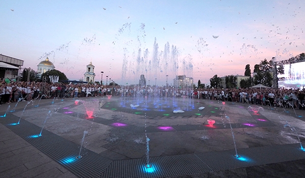«Сухой» фонтан на Советской площади.