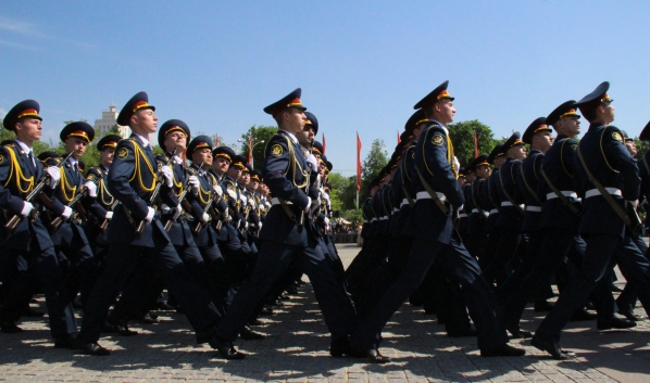 На площади Ленина вручат дипломы выпускникам военной академии.