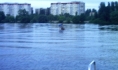Дети плавали по водохранилищу на плоту.