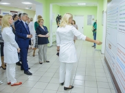 Министр здравоохранения Вероника Скворцова в воронежской поликлинике.