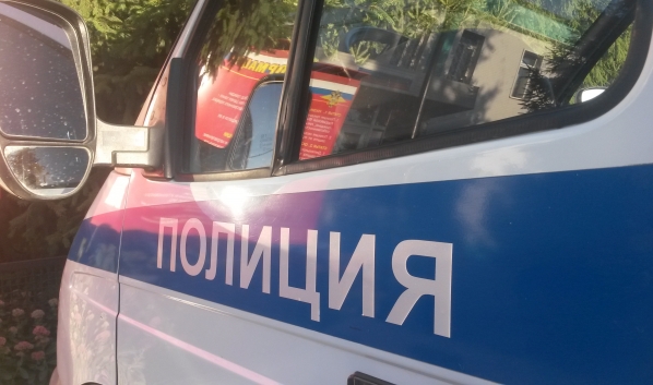 Полицейские поймали подозреваемого.