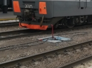 Поезд сбил молодого человека.