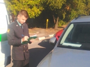Приставы арестовали два автомобиля.