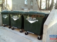 Мусорные контейнеры.