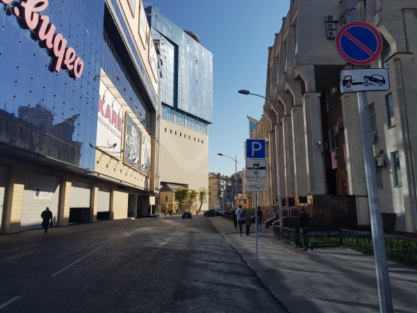 Кликните на это фото, чтобы прочитать об эффекте от платных парковок в Воронеже.