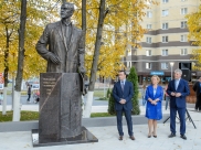 Открыли памятник Николаю Троицкому.