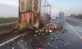 Грузовик загорелся на трассе.