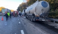 В аварию попали три грузовика.