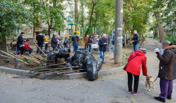 Субботник на улице III Интернационала.