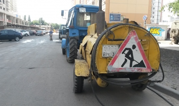 Причин появления неприятного запаха может быть много.