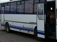 Гаишники останавливают пассажирские автобусы.