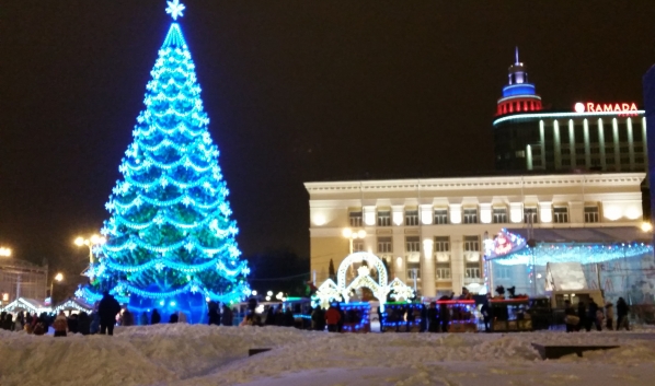 Будет ли ёлка в этом году на площади Ленина, скоро узнаем.