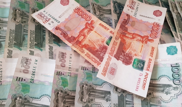 Деньги он растратил.