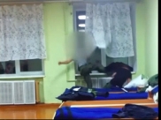Один кадет избивает другого ногами и руками.