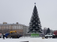 Город готовится к Новому году.
