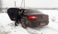Гаишники оказали помощь автовладелице.