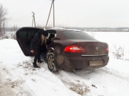 Гаишники оказали помощь автовладелице.
