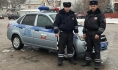 Стражи порядка оказали помощь прохожему.
