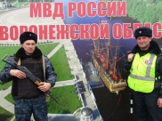 Полицейские оказали помощь пассажирам автобуса.