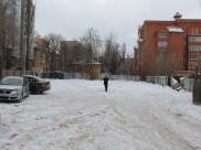 Теперь здесь паркуются авто.