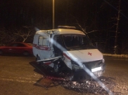 Машина скорой после аварии.