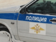 Полицейские помогли пассажирам автобуса.