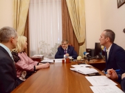 На приеме у депутата Аркадия Пономарева.