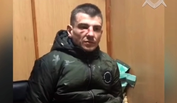 Задержанный во время допроса.