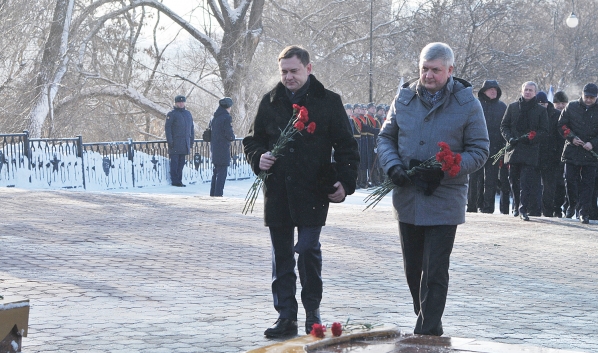 Александр Гусев почтил память погибших в боях за освобождение Воронежа.