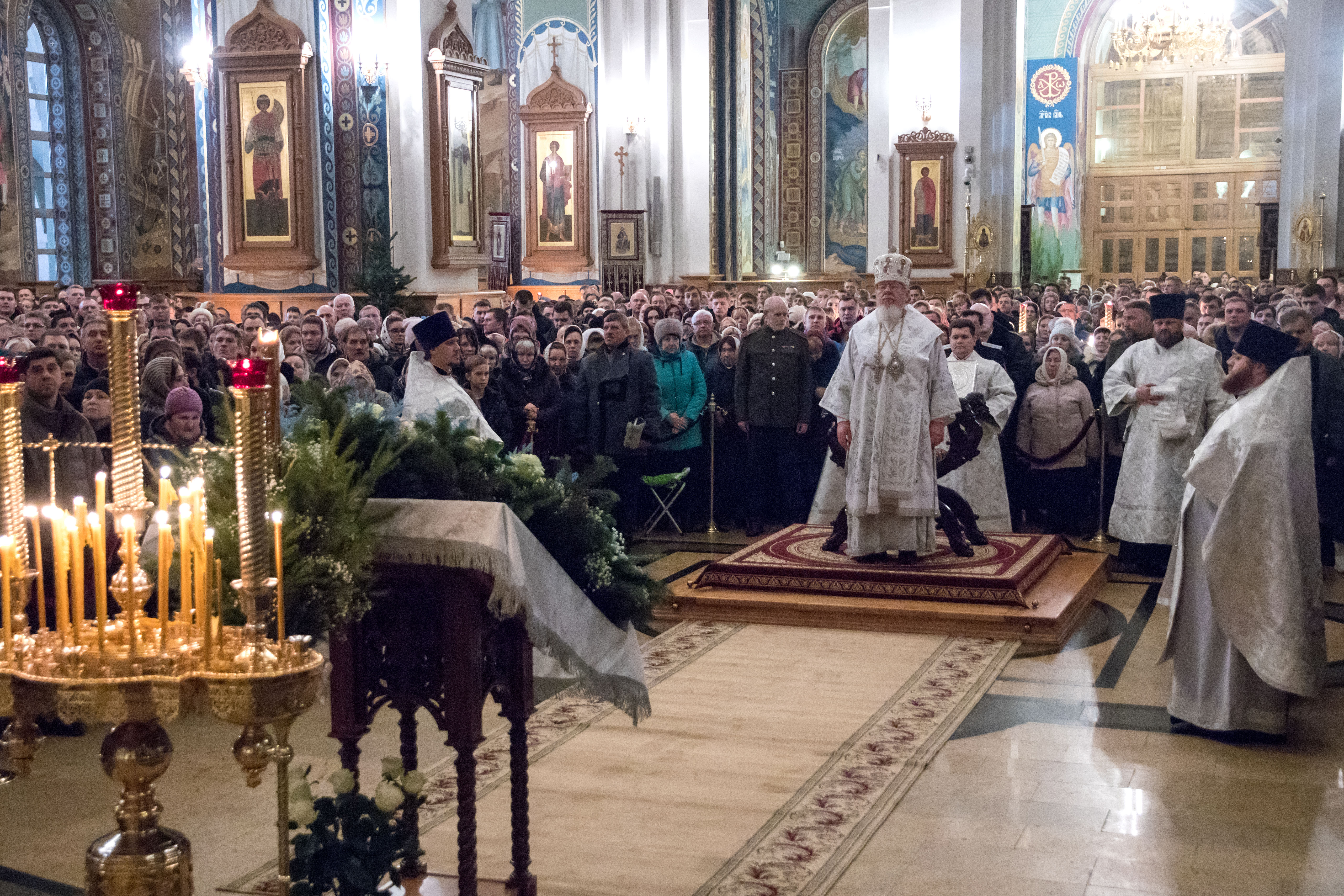 Воронеж служба. Благовещенский собор Воронеж богослужения. Служба в Рождество в Благоварском соборе Воронежа. Рязань Рождество в Благовещенской церкви.